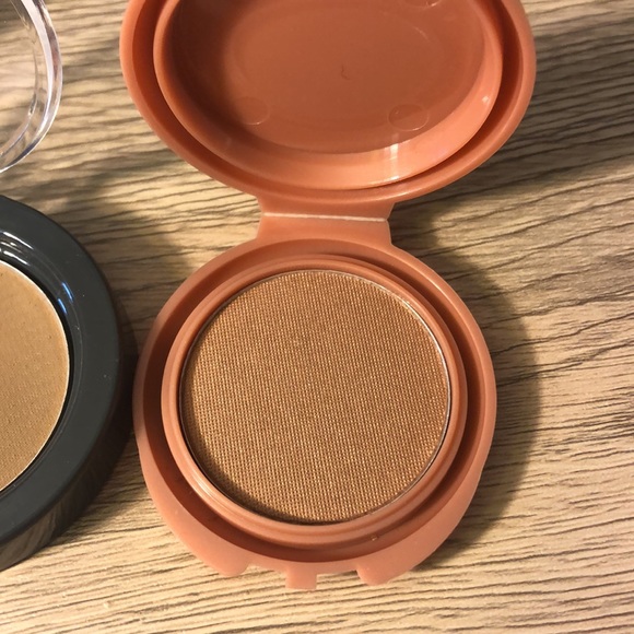 Bronzer & Setting powder bundle! - Picture 3 of 7